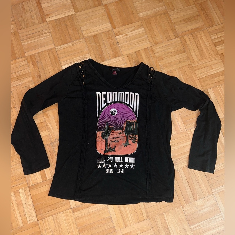 Black long sleeve shirt with western graphic.